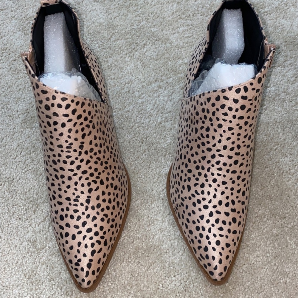 Leopard print pointed toe boots - Picture 2 of 3